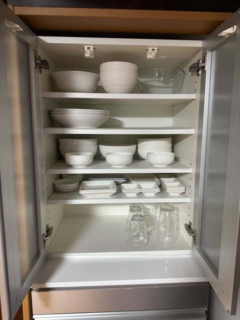 3-Bedroom House — Sakamoto-cho in Sakamoto-cho, Yokosuka — photo 12 of 14: dish cabinet with tableware